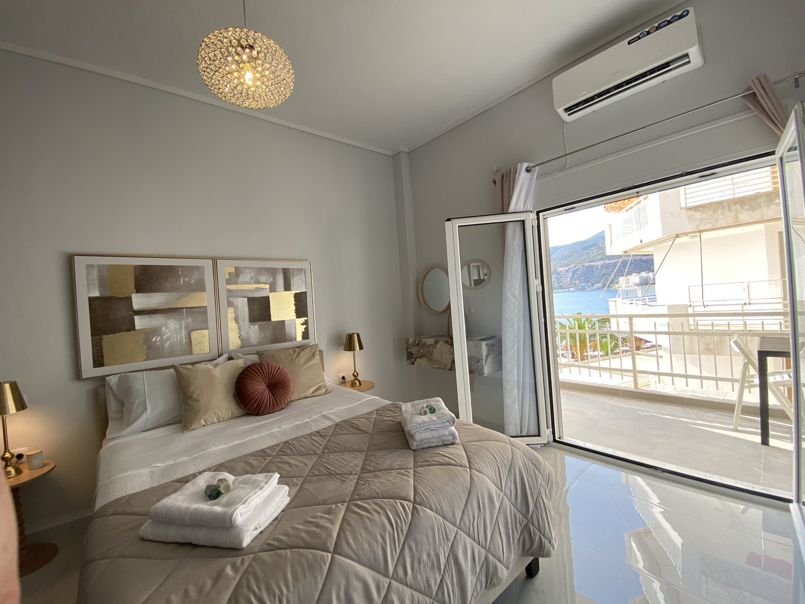 Loutraki Beachfront Flat gallery 16