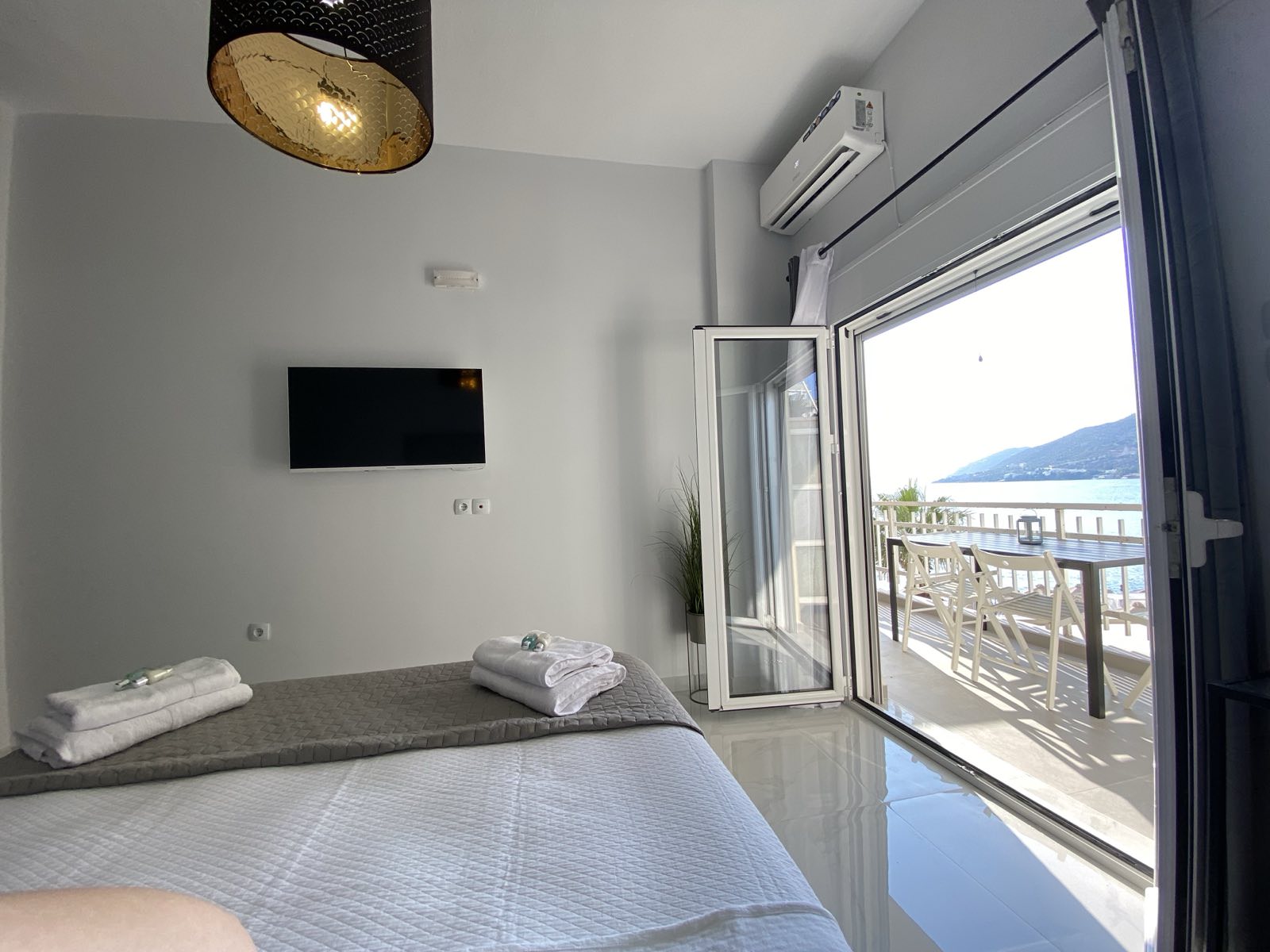 Loutraki Beachfront Flat gallery 4