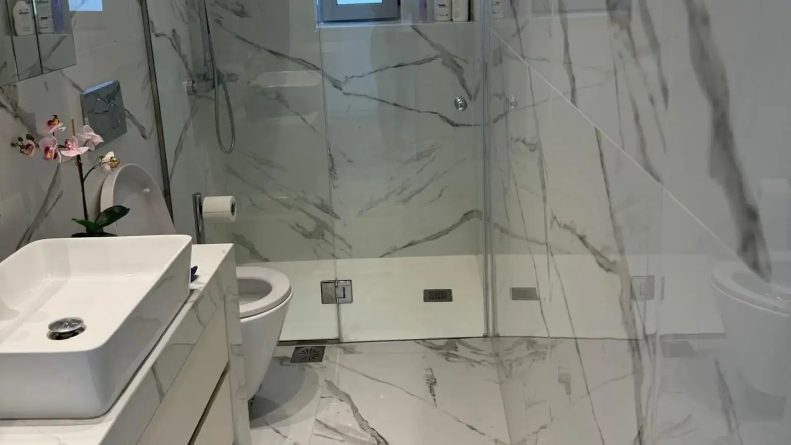 Athenian Riviera Lux Flat, Vouliagmeni, bathroom