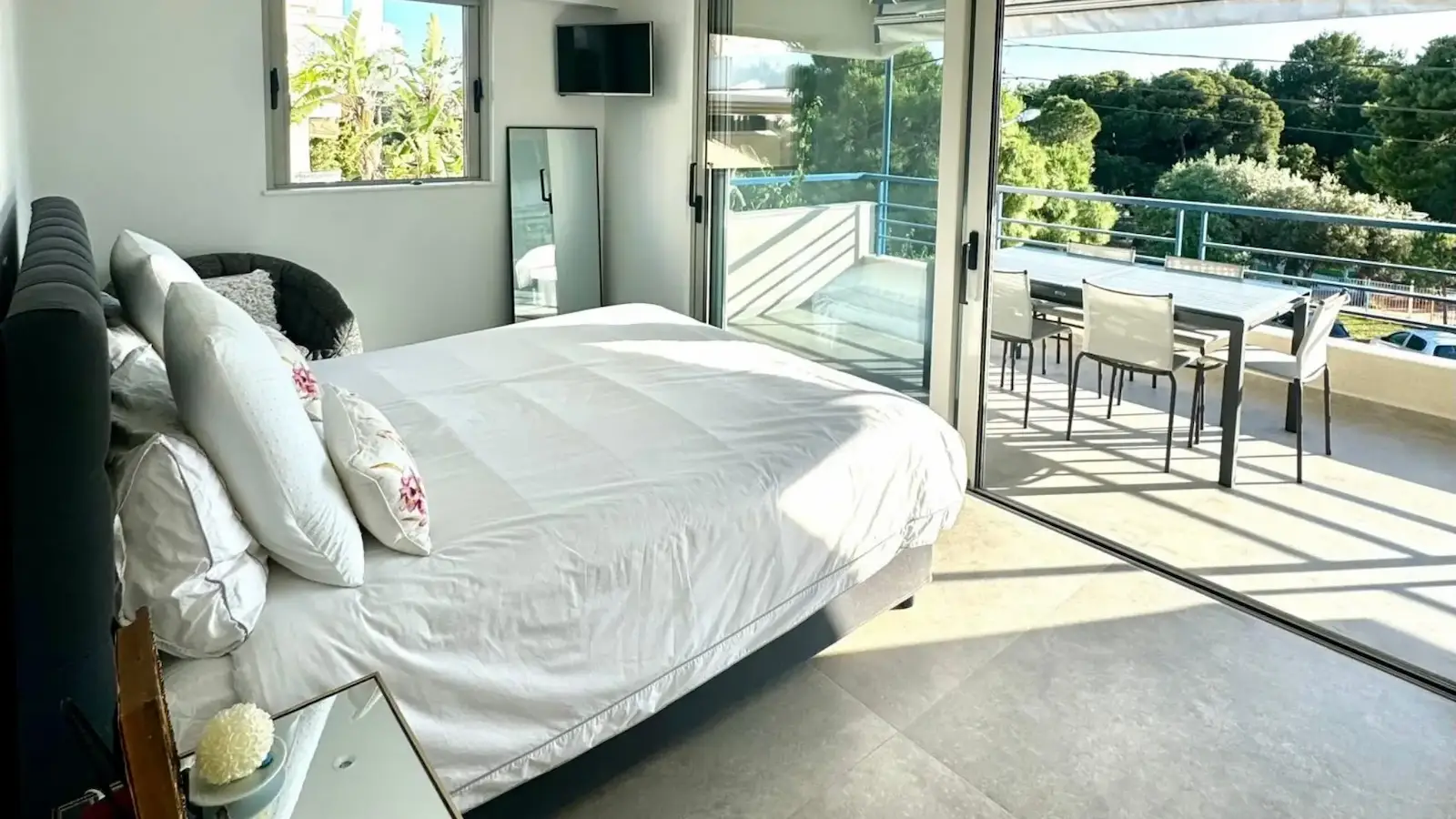 Athenian Riviera Lux Flat, Vouliagmeni, bedroom
